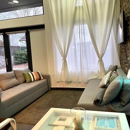 Pepino, Holiday House With A Garden Villa Vrhnika Bagian luar foto