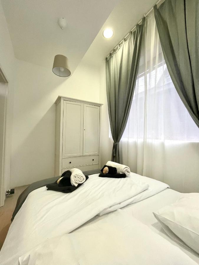 Pepino, Holiday House With A Garden Villa Vrhnika Bagian luar foto