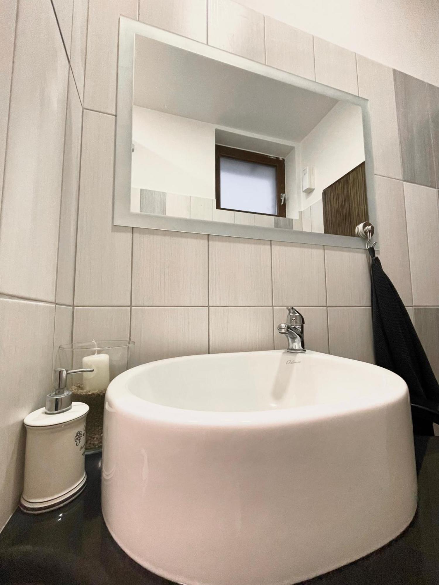 Pepino, Holiday House With A Garden Villa Vrhnika Bagian luar foto